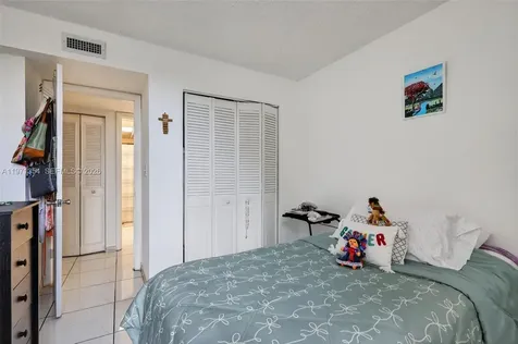 9678 Fontainebleau Boulevard Miami FL 33172