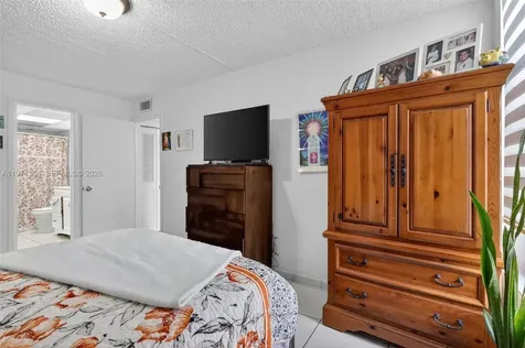 9678 Fontainebleau Boulevard Miami FL 33172