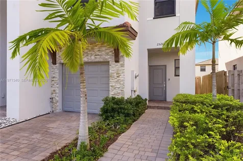25266 SW 107th Avenue Miami FL 33032