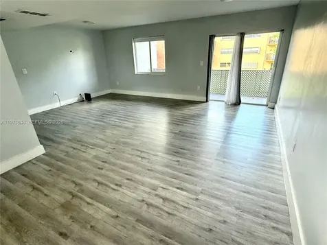 399 NW 72nd Avenue Miami FL 33126