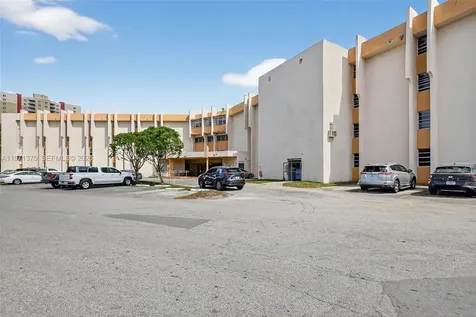 9678 Fontainebleau Boulevard Miami FL 33172