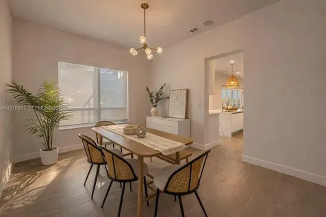 2556 Jardin Manor Weston FL 33327