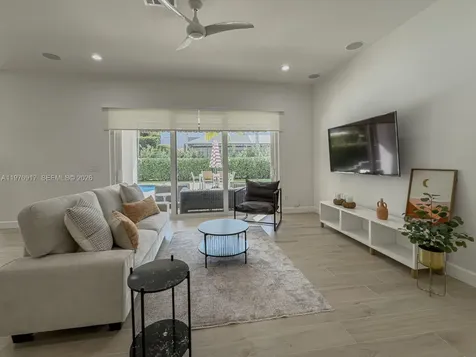2556 Jardin Manor Weston FL 33327