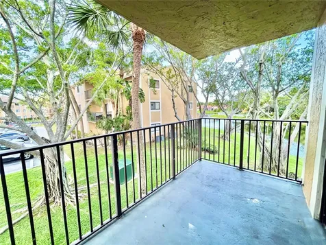 400 W Palm Circle W Miramar FL 33025