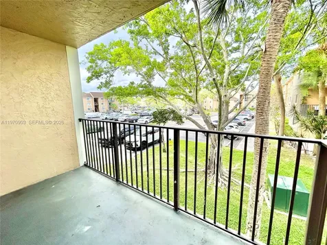 400 W Palm Circle W Miramar FL 33025