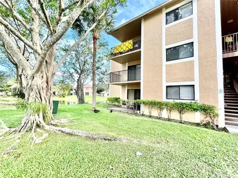 400 W Palm Circle W Miramar FL 33025