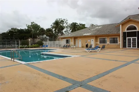 400 W Palm Circle W Miramar FL 33025