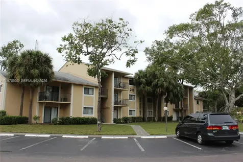 400 W Palm Circle W Miramar FL 33025