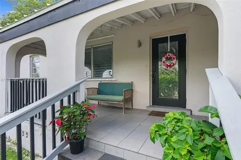 700 SW 44th Place Miami FL 33134
