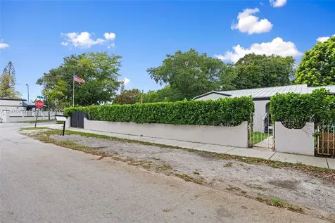 700 SW 44th Place Miami FL 33134