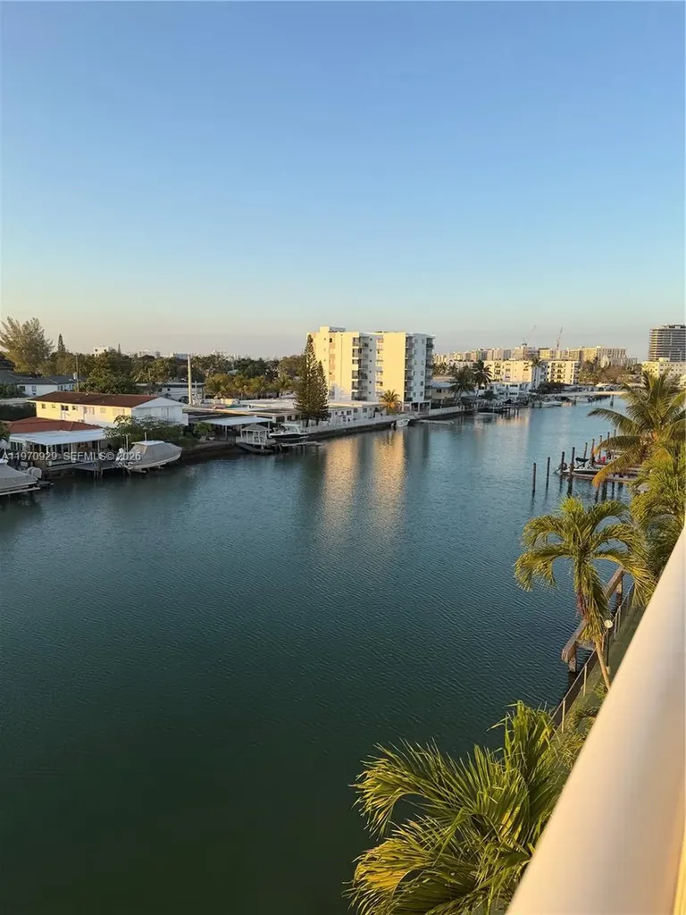 7900 Tatum Waterway Drive Miami Beach FL 33141