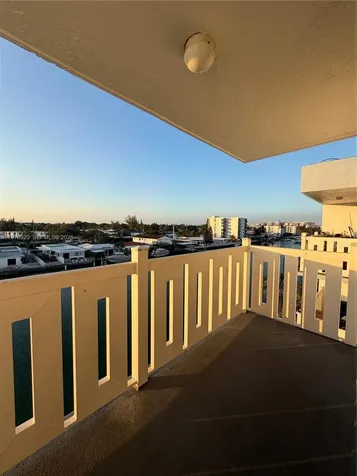 7900 Tatum Waterway Drive Miami Beach FL 33141