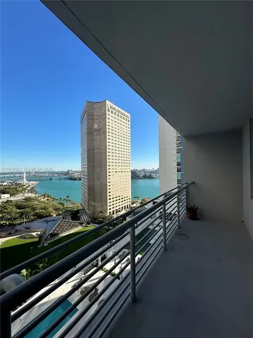 325 S Biscayne Boulevard Miami FL 33131