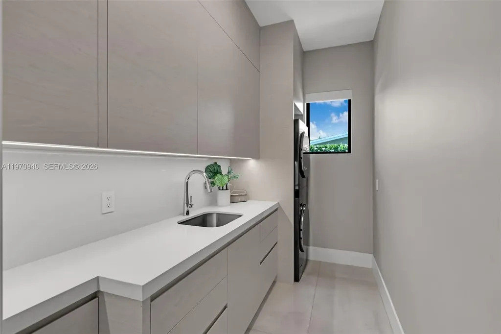 225 NE 3rd Street Boca Raton FL 33432