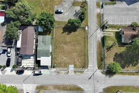 2572 NW 66th Street Miami FL 33147