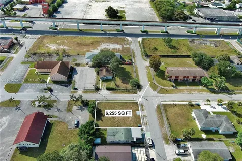 2572 NW 66th Street Miami FL 33147