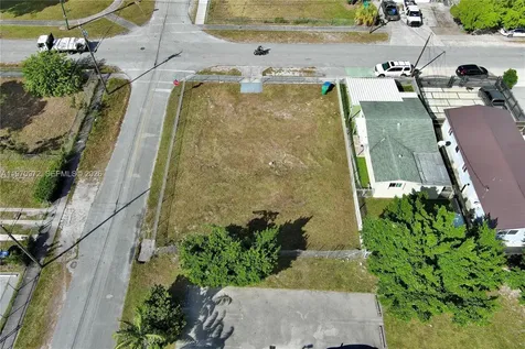 2572 NW 66th Street Miami FL 33147