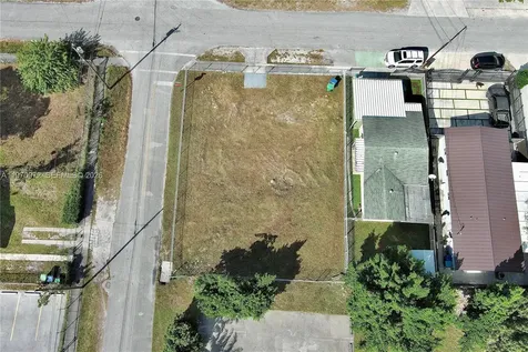 2572 NW 66th Street Miami FL 33147