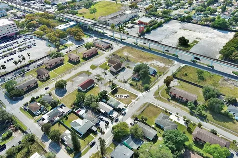 2572 NW 66th Street Miami FL 33147