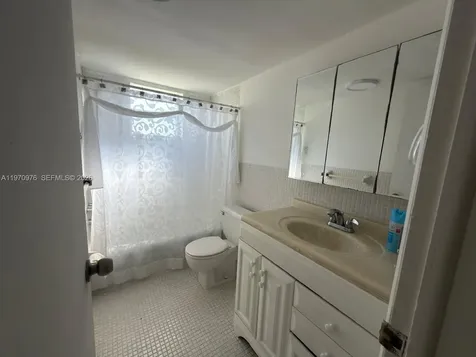 30 SE 4th Avenue Hallandale Beach FL 33009