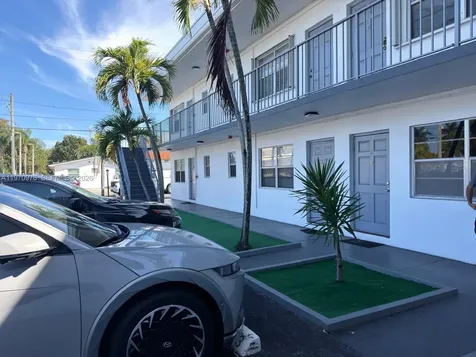 30 SE 4th Avenue Hallandale Beach FL 33009