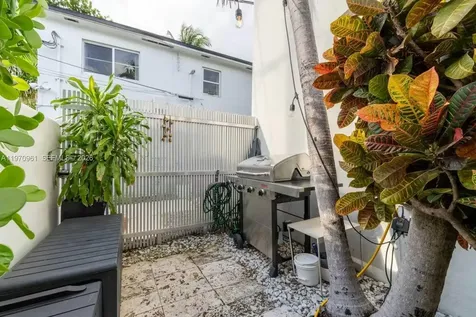 1061 Michigan Avenue Miami Beach FL 33139