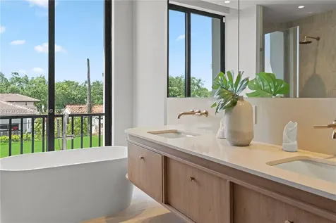 5854 SW 30th Street Miami FL 33155