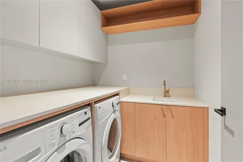 5854 SW 30th Street Miami FL 33155