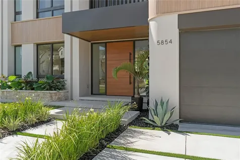 5854 SW 30th Street Miami FL 33155