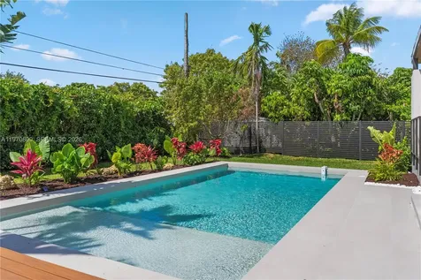 5854 SW 30th Street Miami FL 33155