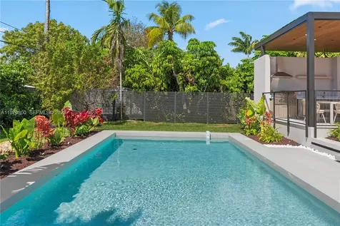 5854 SW 30th Street Miami FL 33155