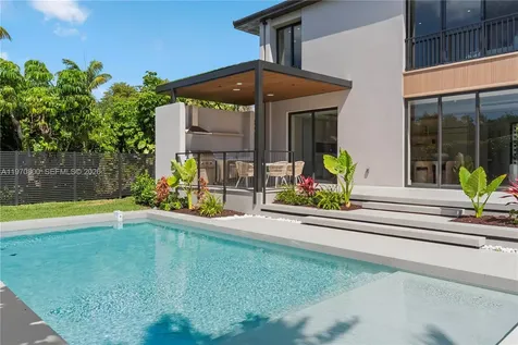 5854 SW 30th Street Miami FL 33155