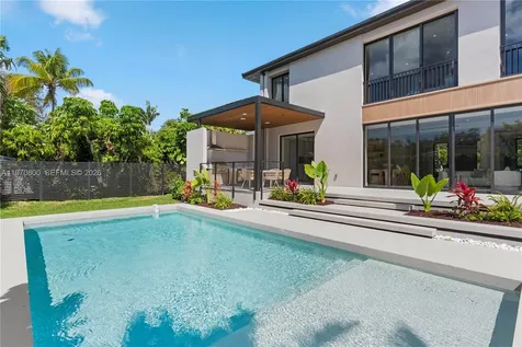 5854 SW 30th Street Miami FL 33155