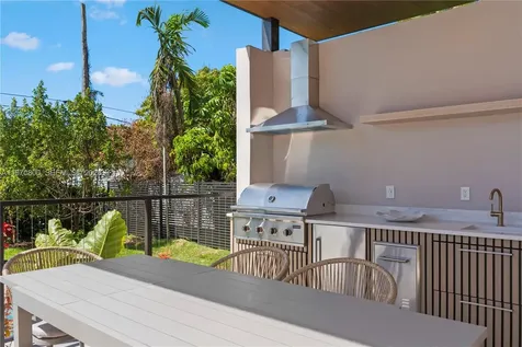 5854 SW 30th Street Miami FL 33155