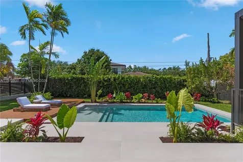 5854 SW 30th Street Miami FL 33155
