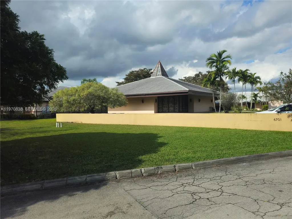 6701 S Miami Lakeway S Miami Lakes FL 33014