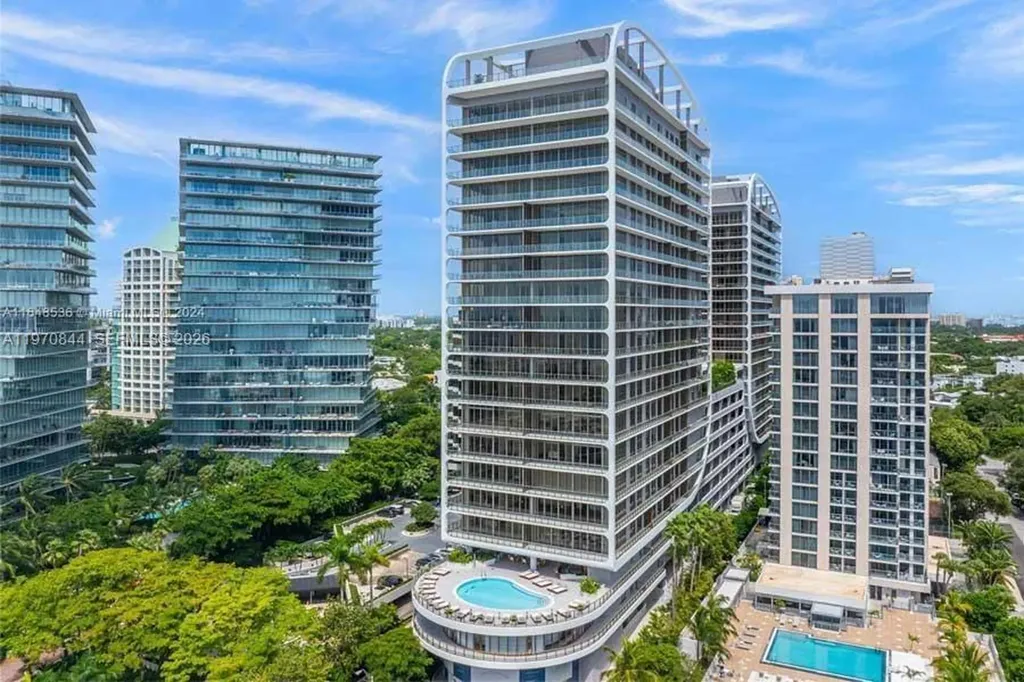 2678 Tigertail Miami FL 33133