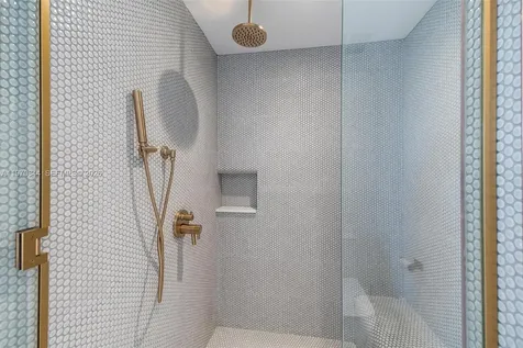 2678 Tigertail Miami FL 33133