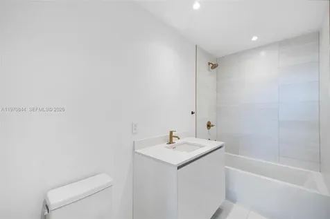 2678 Tigertail Miami FL 33133