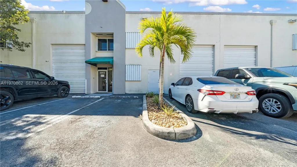5903 NW 102th Avenue Doral FL 33178