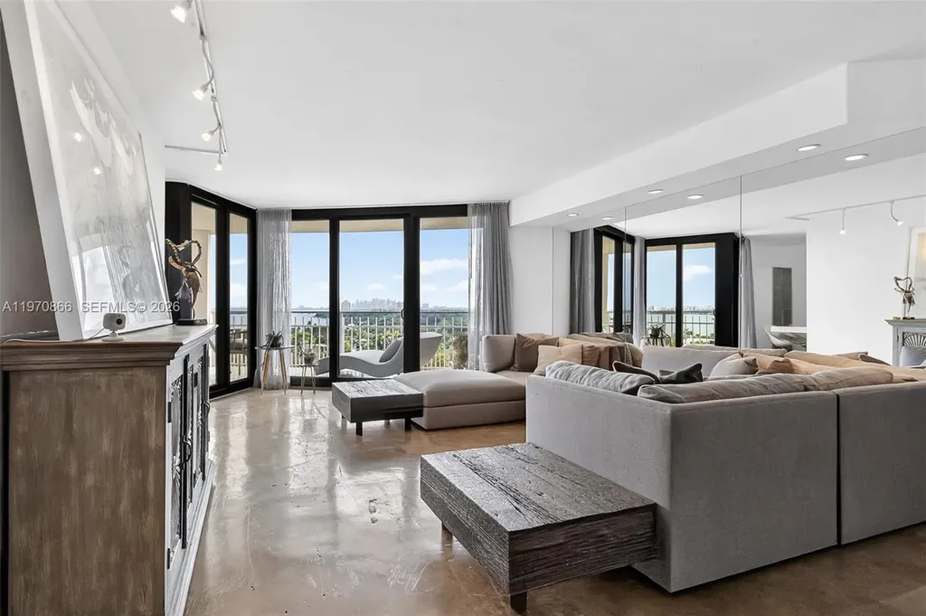 2000 Towerside Terrace Miami FL 33138