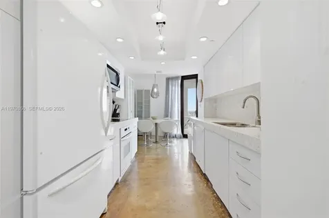 2000 Towerside Terrace Miami FL 33138