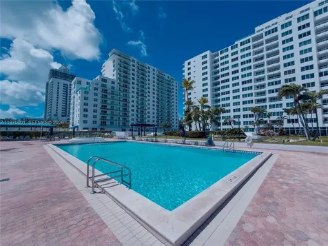 5005 Collins Avenue Miami Beach FL 33140
