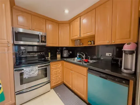 5005 Collins Avenue Miami Beach FL 33140