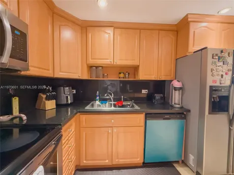 5005 Collins Avenue Miami Beach FL 33140
