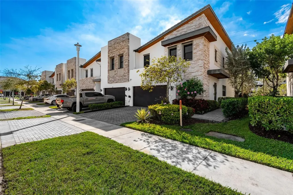 7902 NW 105th Court Doral FL 33178