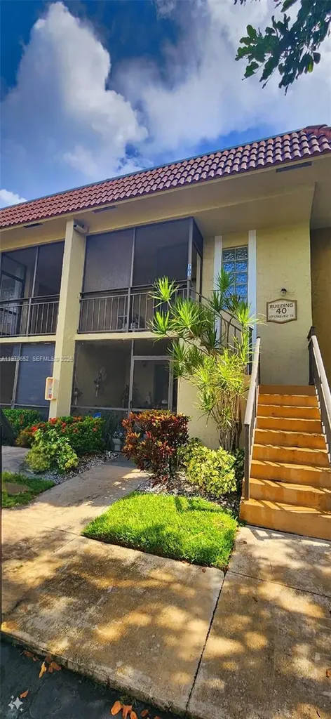 327 Lakeview Drive Weston FL 33326