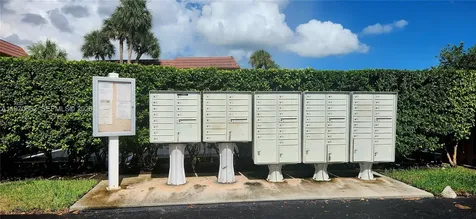 327 Lakeview Drive Weston FL 33326