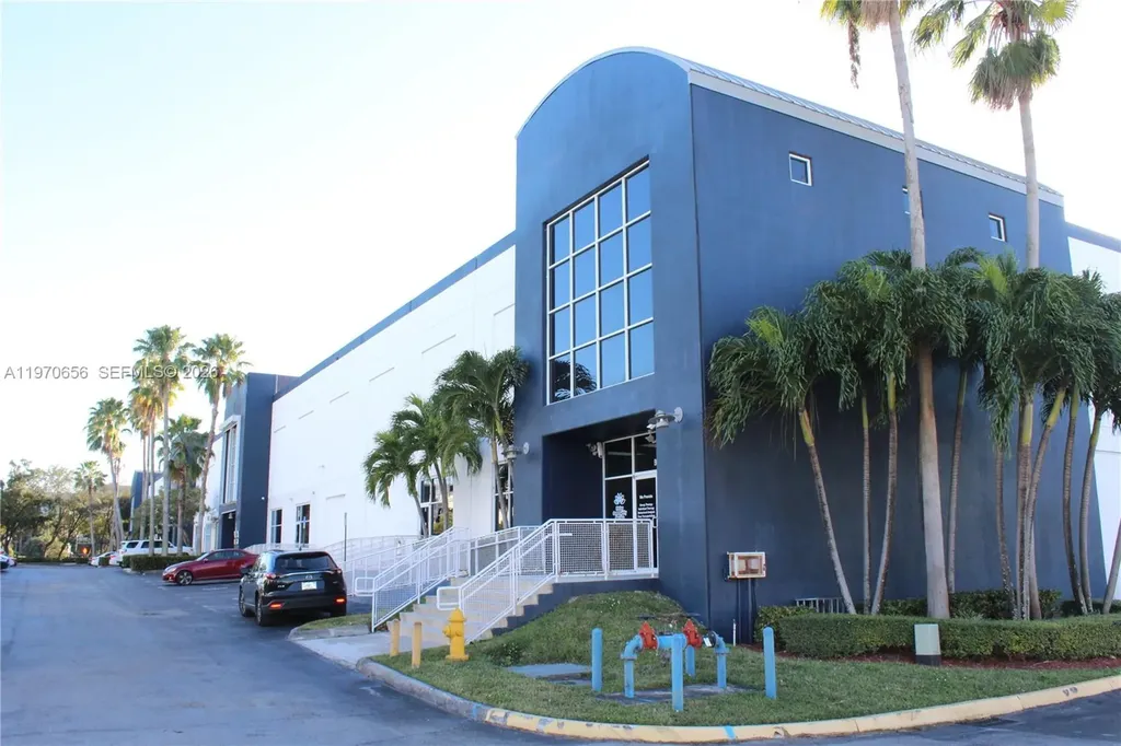 7620 NW 25 Street Miami FL 33122