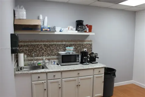 7620 NW 25 Street Miami FL 33122